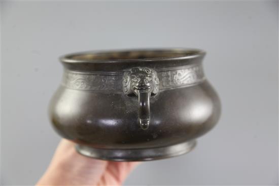 A Chinese bronze censer, gui, 17th/18th century, width 19cm